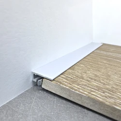 Микроплинтус Teckwood M-6 RAL7047 Серый Муар