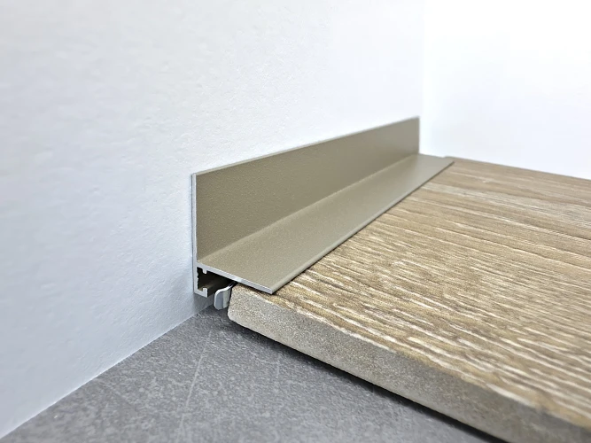 Микроплинтус Teckwood L-20 RAL7048 Титан Муар на Otdelka1.ru