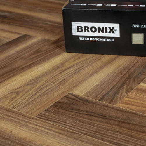 Кварц-виниловый ламинат Bronix Кварр Елка Орех Walnut на Otdelka1.ru