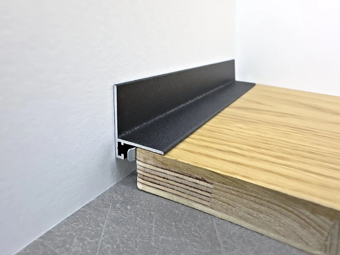 Микроплинтус Teckwood L-20 RAL9005 Черный Муар на Otdelka1.ru