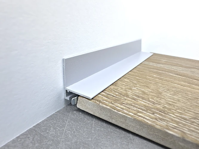 Микроплинтус Teckwood L-20 RAL7047 Серый Муар на Otdelka1.ru