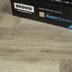 Кварц-виниловый ламинат Bronix Кварр Елка Грейс (Greys)