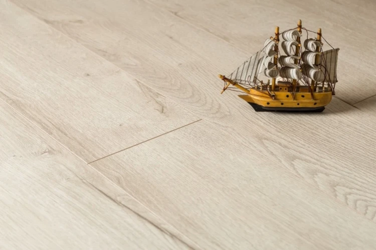 Ламинат Кронопол / Kronopol Marine Platinium D3788 Atlantic Oak на Otdelka1.ru