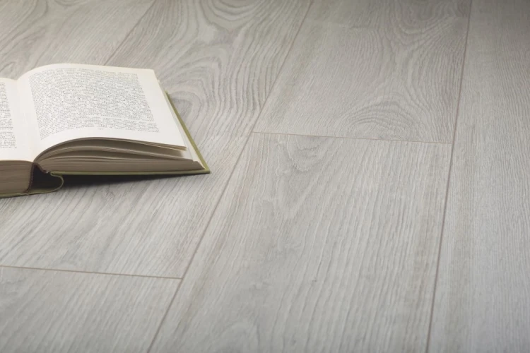 Ламинат Кронопол / Kronopol Milo Platinium D3034 Ferrara Oak на Otdelka1.ru