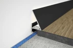 Микро плинтус Evrowood DA05B Черный анодированный на otdelka1.ru