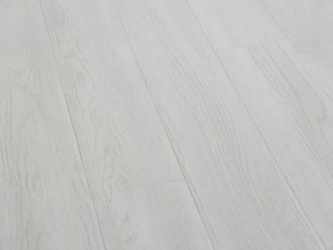 Глянцевый Ламинат Ламивуд / Lamiwood Glanz 301 Дуб Шифон на otdelka1.ru