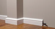 Плинтус полимерный Decor Dizayn DD122 на otdelka1.ru