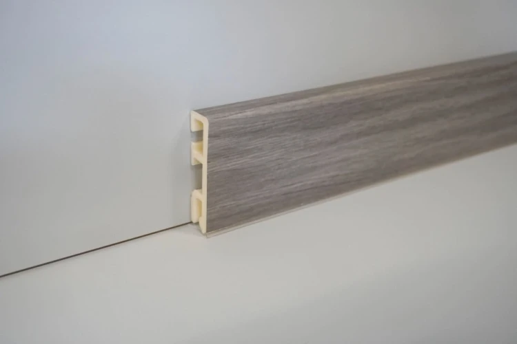 Плинтус Falquon The Floor P1002 Aspen Oak на Otdelka1.ru