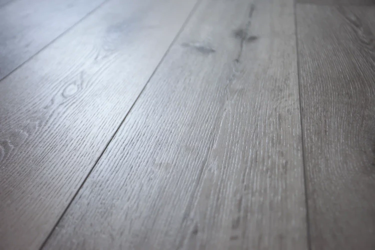 Кварц-виниловая плитка Damy Floor Family клеевая Дуб Состаренный Серый на Otdelka1.ru