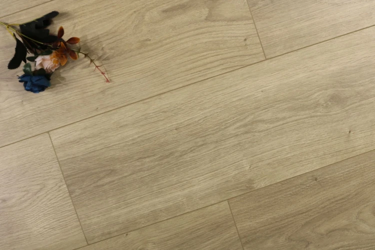 Ламинат Robust Wood Aqua Vision Хейзел на otdelka1.ru