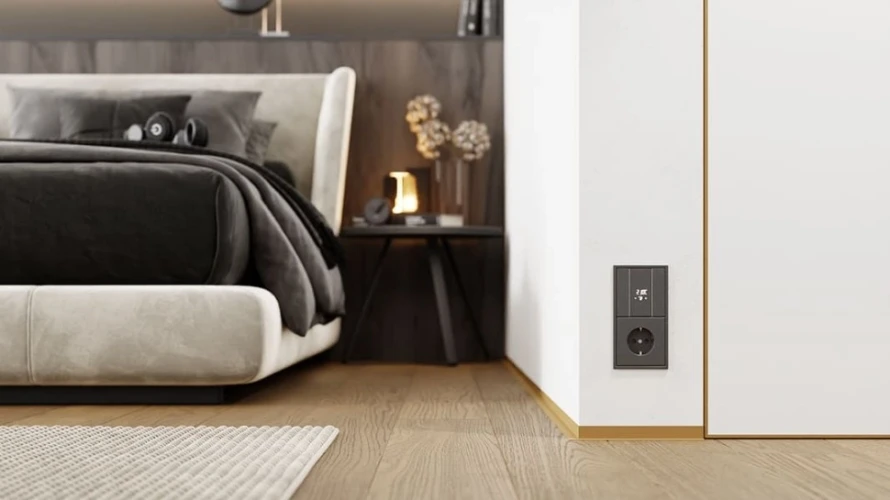 Микроплинтус L-образный с пружинами Коричнево-бежевый RAL 1011 на otdelka1.ru