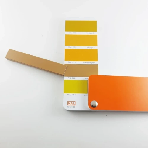 Микроплинтус L-образный с пружинами Коричнево-бежевый RAL 1011 на otdelka1.ru