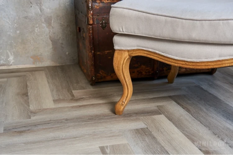 Кварц-виниловая плитка Vinilam Parquet Herringbone Glue IS11122 Паркет Эрмитаж на Otdelka1.ru