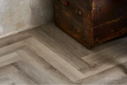 Кварц-виниловая плитка Vinilam Parquet Herringbone Glue IS11122 Паркет Эрмитаж на Otdelka1.ru