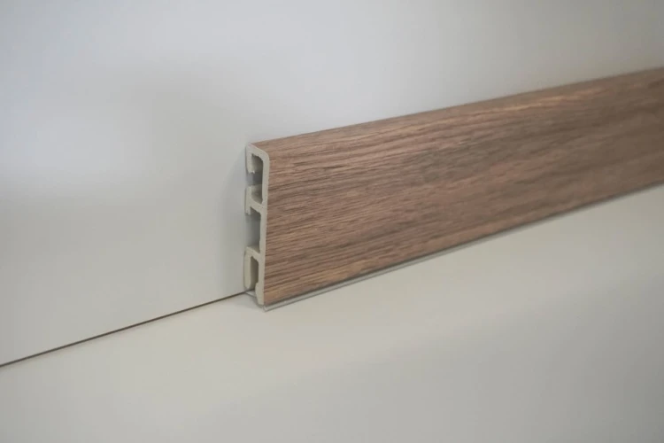 Плинтус Falquon The Floor P1006 Jackson Oak на Otdelka1.ru