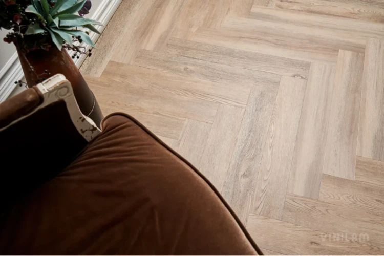 Кварц-виниловая плитка Vinilam Parquet Herringbone Glue IS11133 Паркет Северный на Otdelka1.ru