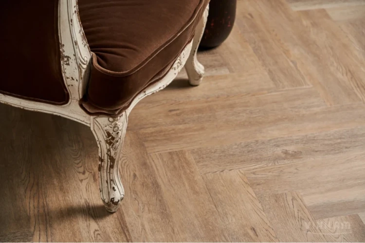 Кварц-виниловая плитка Vinilam Parquet Herringbone Glue IS11133 Паркет Северный на Otdelka1.ru