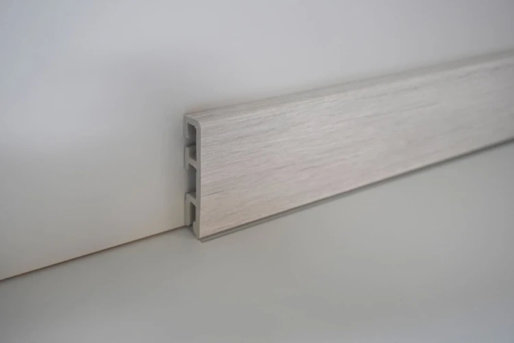 Плинтус Falquon The Floor P1007 Ice Oak на Otdelka1.ru