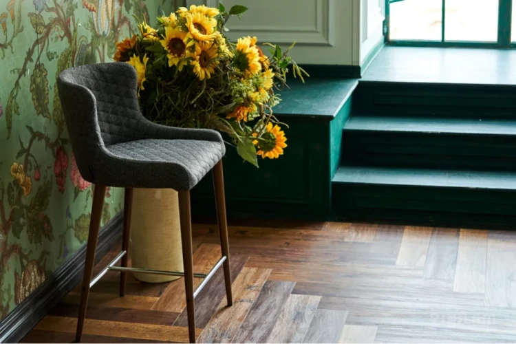 Кварц-виниловая плитка Vinilam Parquet Herringbone Glue IS11155 Паркет Парижский на Otdelka1.ru