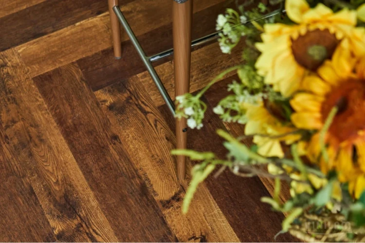 Кварц-виниловая плитка Vinilam Parquet Herringbone Glue IS11155 Паркет Парижский на Otdelka1.ru