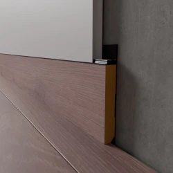 Вставка МДФ шпонированная орехом в скрытый плинтус LWD 70 мм