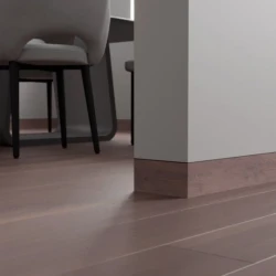 Вставка МДФ шпонированная орехом в скрытый плинтус LWD 70 мм