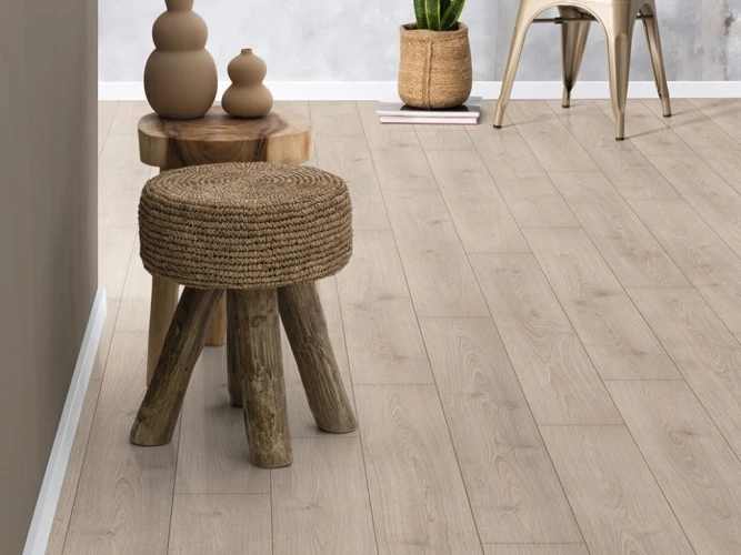 Ламинат Egger Classic Aqua+ 8/32 EPL080 Дуб Норд светлый на otdelka1.ru