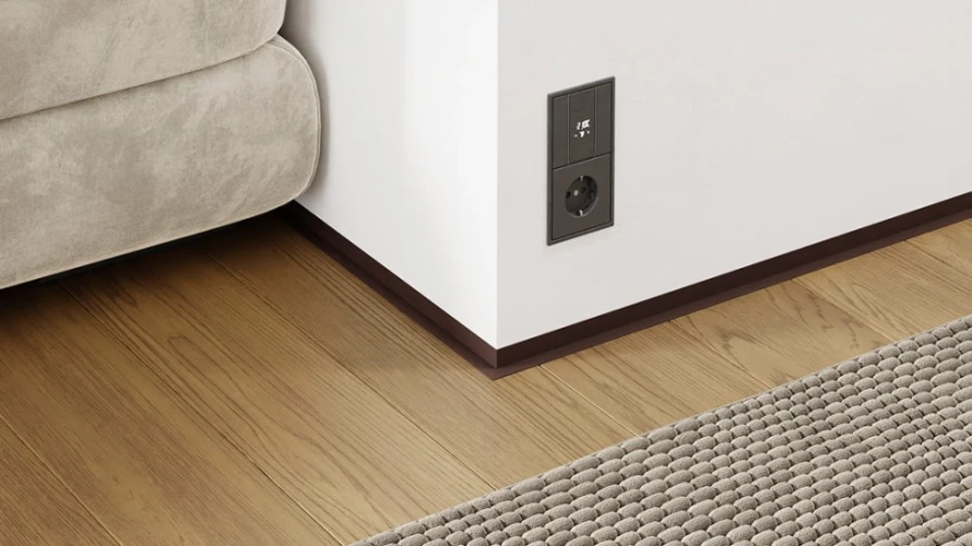 Микроплинтус L-образный с пружинами Шоколадно-коричневый RAL 8017 на otdelka1.ru