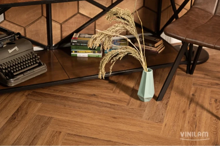Кварц-виниловая плитка Vinilam Parquet Herringbone Glue IS11210 Паркет Де Вилль на Otdelka1.ru