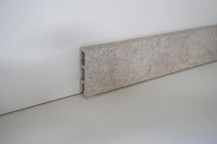 Плинтус Falquon The Floor P3002 Velluto на Otdelka1.ru