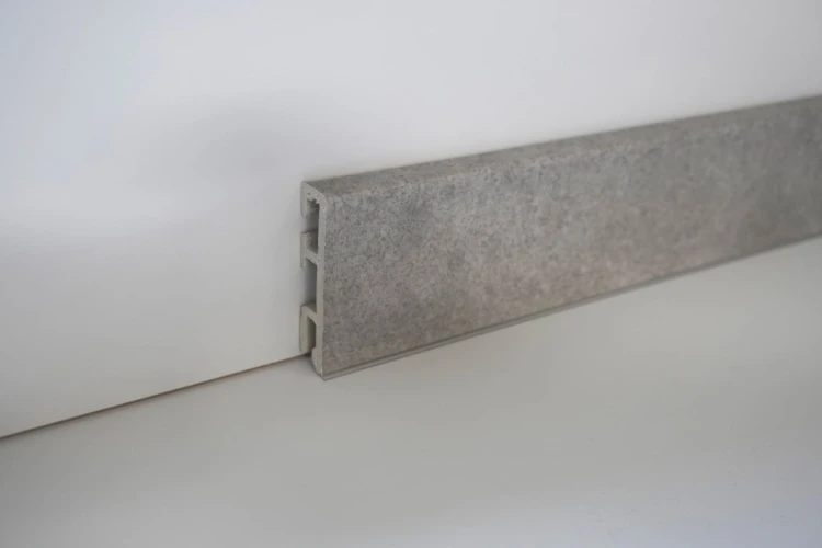 Плинтус Falquon The Floor P3003 Levanto на Otdelka1.ru