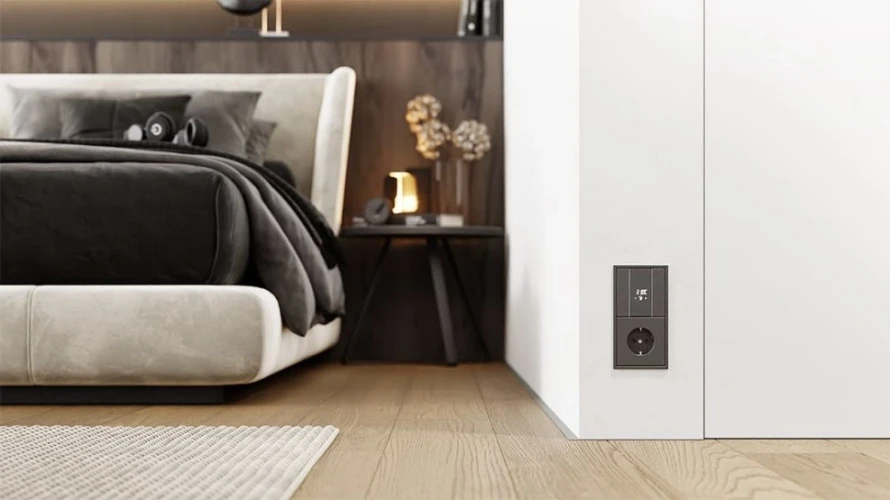 Микроплинтус с пружинами Брезентово-серый RAL 7010 на otdelka1.ru