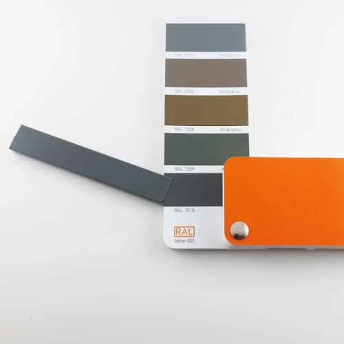 Микроплинтус с пружинами Брезентово-серый RAL 7010 на otdelka1.ru