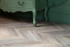 Кварц-виниловая плитка Винилам / Vinilam Chevron Glue RI153616CL4 Шеврон Шампань на otdelka1.ru