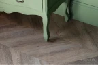 Кварц-виниловая плитка Винилам / Vinilam Chevron Glue RI153616CL4 Шеврон Шампань на otdelka1.ru