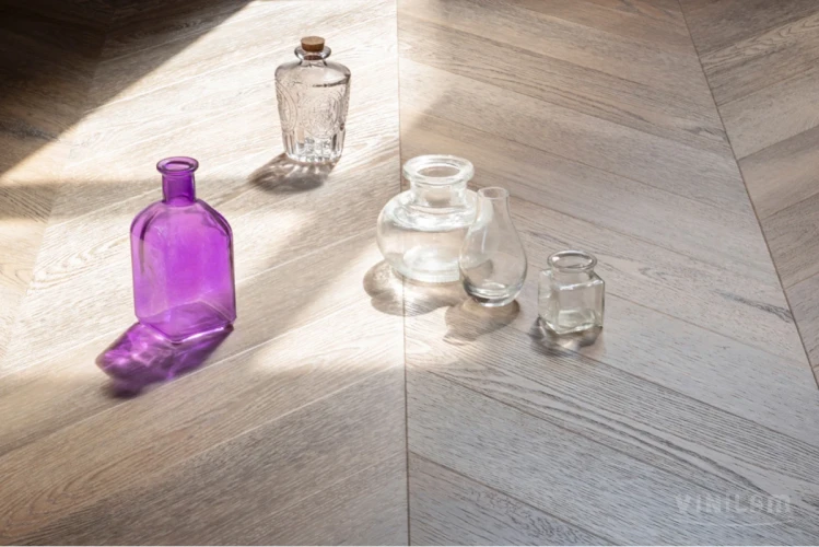 Кварц-виниловая плитка Винилам / Vinilam Chevron Glue RI153616CL4 Шеврон Шампань на otdelka1.ru