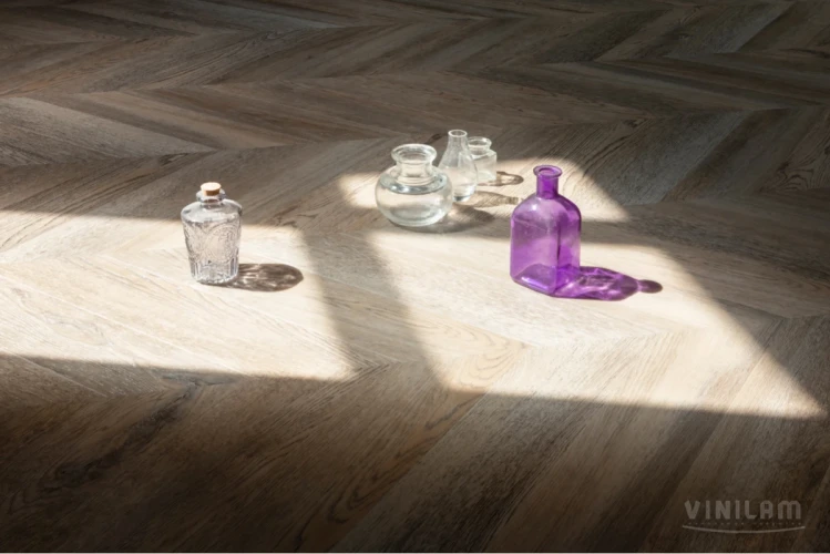 Кварц-виниловая плитка Винилам / Vinilam Chevron Glue RI153616CL4 Шеврон Шампань на otdelka1.ru