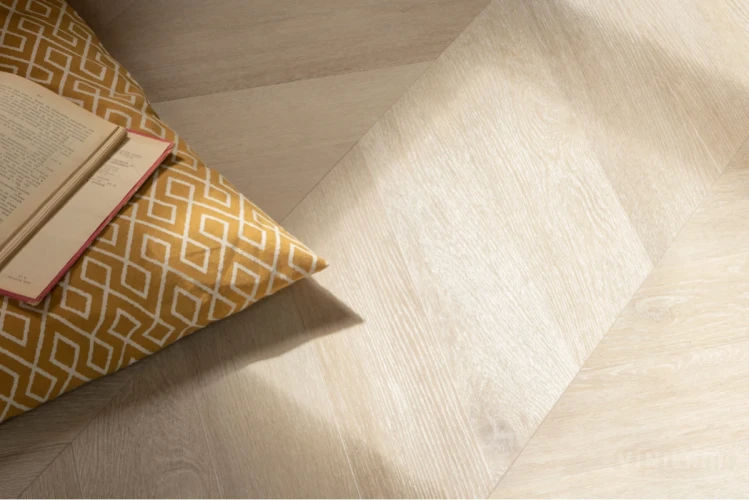 Кварц-виниловая плитка Винилам / Vinilam Chevron Glue RI4445118CL4 Шеврон Сезар на otdelka1.ru