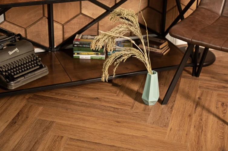 Виниловый Ламинат Винилам / Vinilam Parquet Herringbone IS11210 Паркет Де Вилль на Otdelka1.ru