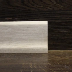 Плинтус массивный Дуб 70x17 мм евро