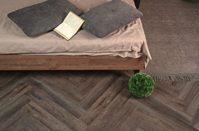 Виниловый Ламинат Винилам / Vinilam Parquet Herringbone IS11211 Паркет Донателло на Otdelka1.ru