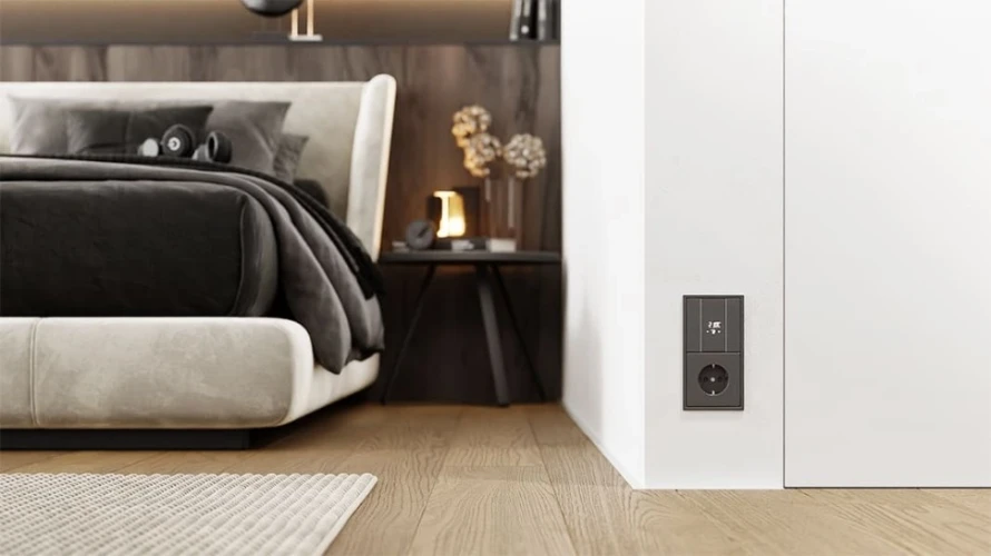 Микроплинтус с пружинами Кремово-белый RAL 9001 на otdelka1.ru