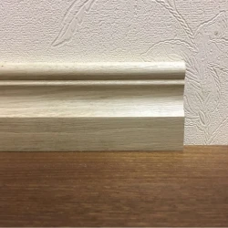 Плинтус массивный Дуб 70x17 мм фигурный