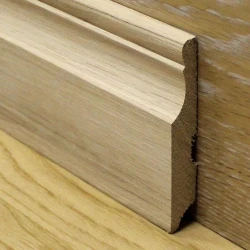 Плинтус массивный Дуб 100x17 мм фигурный