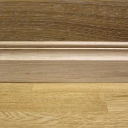 Плинтус массивный Дуб 100x17 мм фигурный