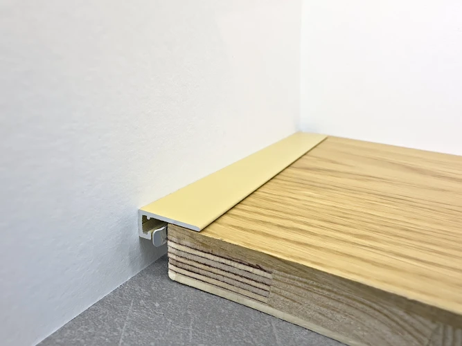 Микроплинтус Teckwood M-6 RAL1001 Бежевый Муар на Otdelka1.ru