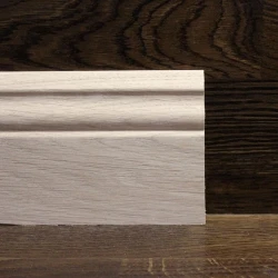 Плинтус массивный Дуб 100x18 мм фигурный