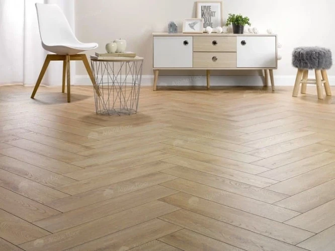 Ламинат Homflor Herringbone 12 BR 535 Praline / Cajun Oak на Otdelka1.ru