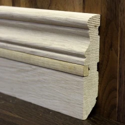 Плинтус массивный Дуб 100x20 мм фигурный