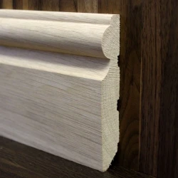 Плинтус массивный Дуб 120x20 мм фигурный